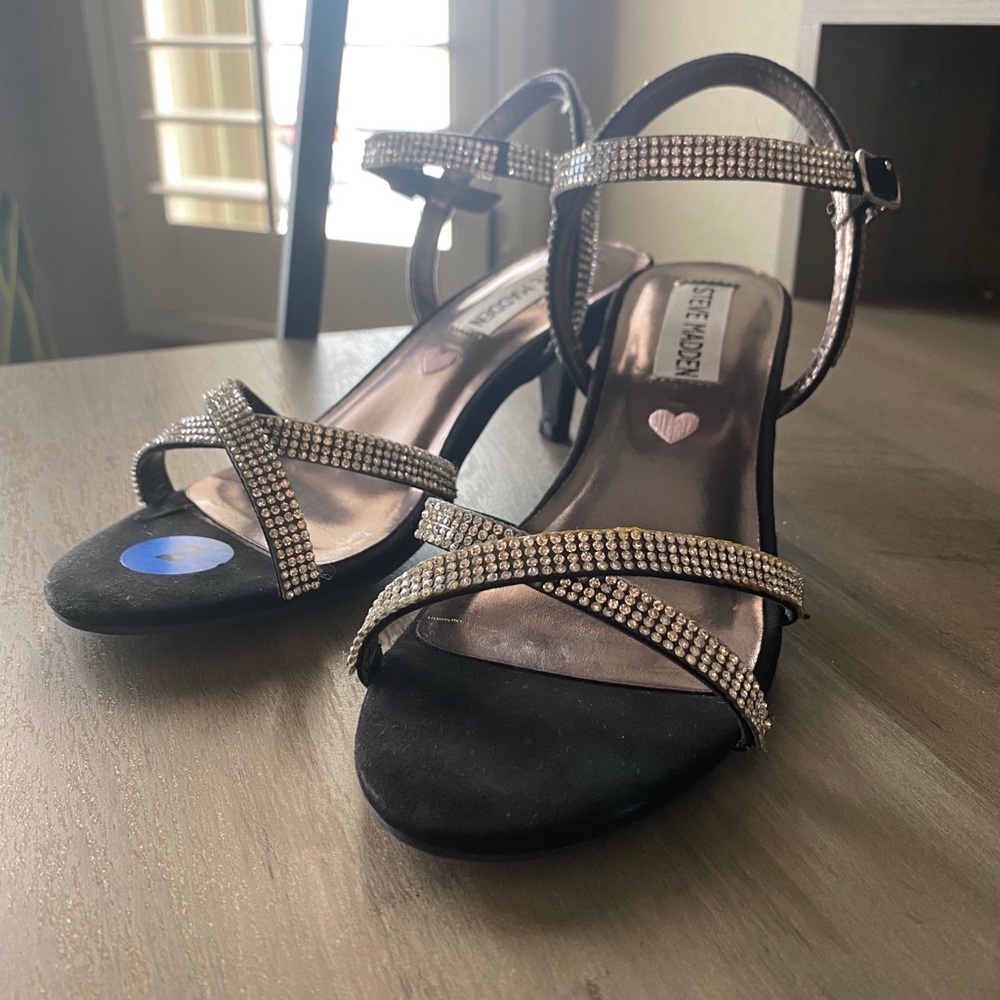 Steven Madden Girls kitten heels size 2